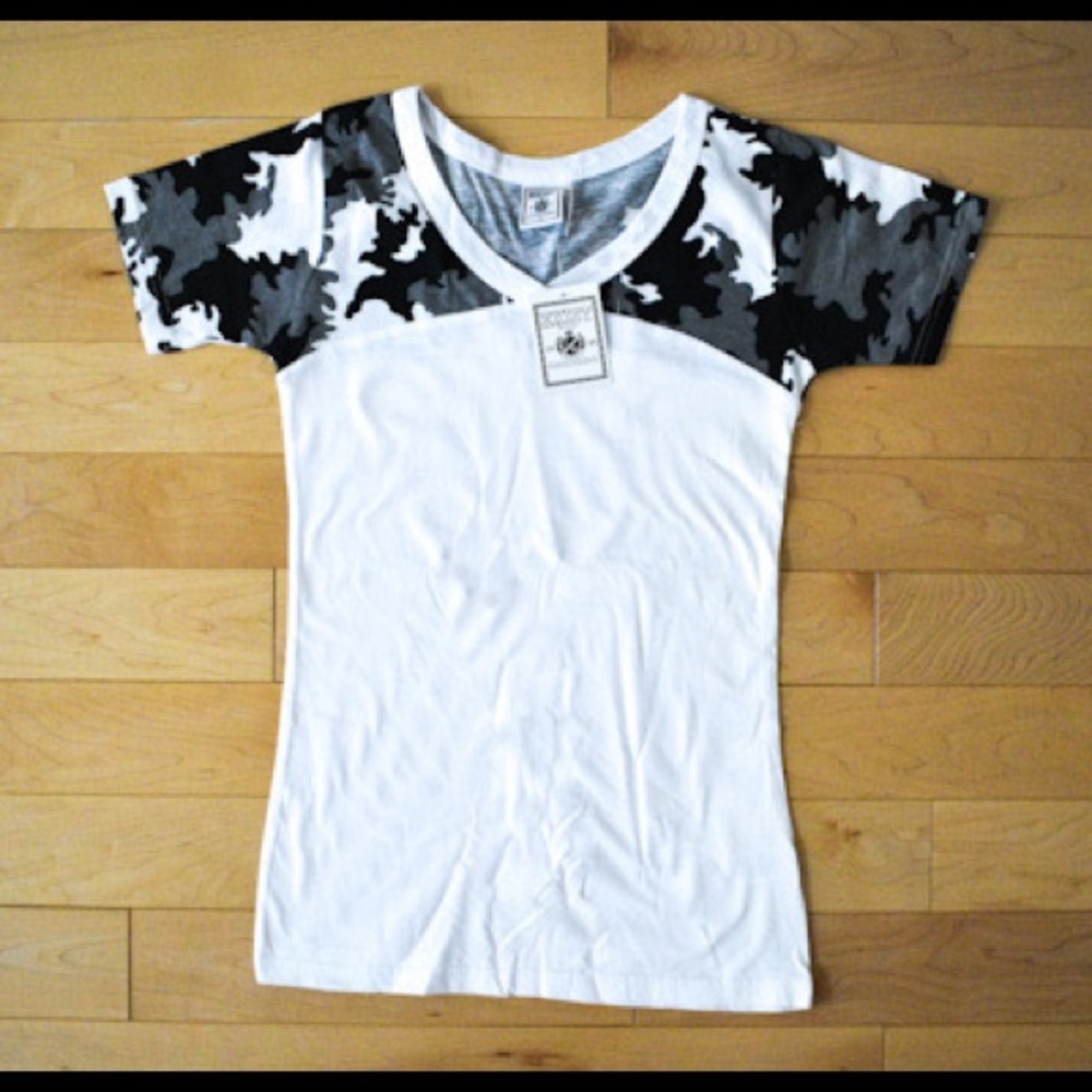 Ladies White Color Camo V-neck T-shirt